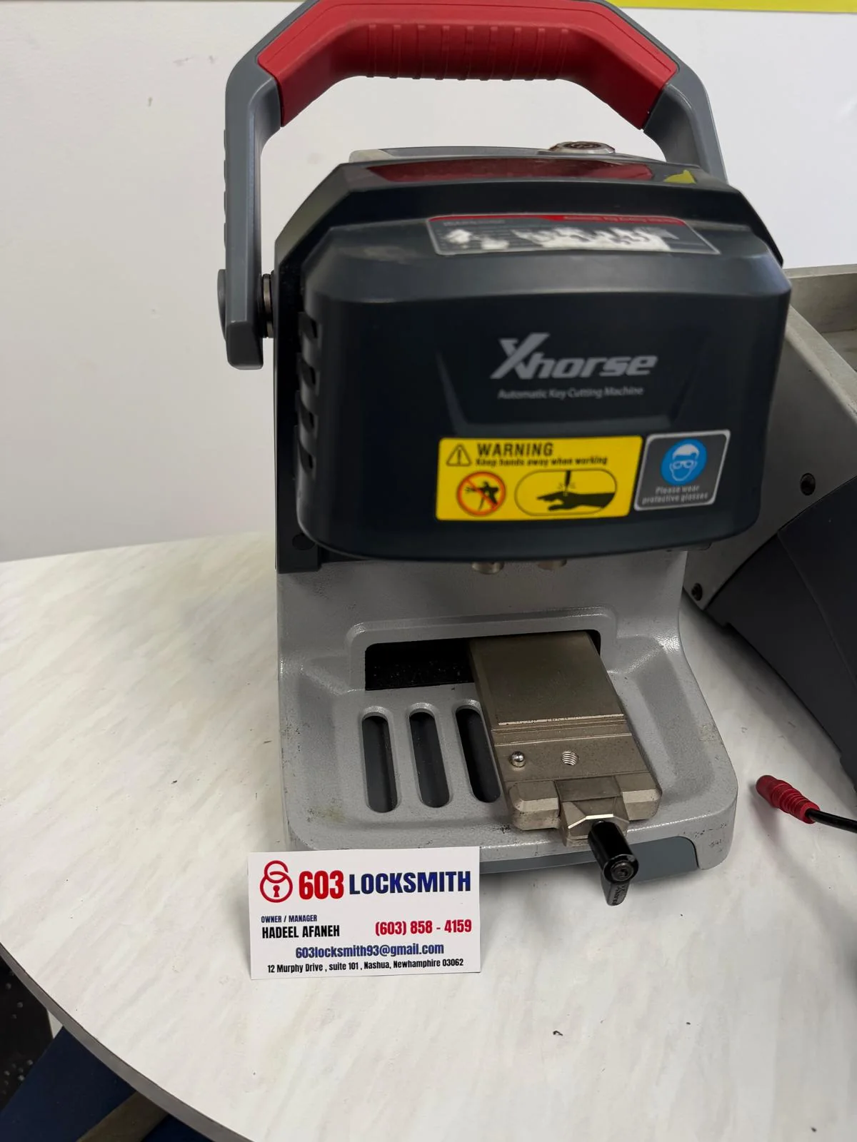 Professional key cutting machine